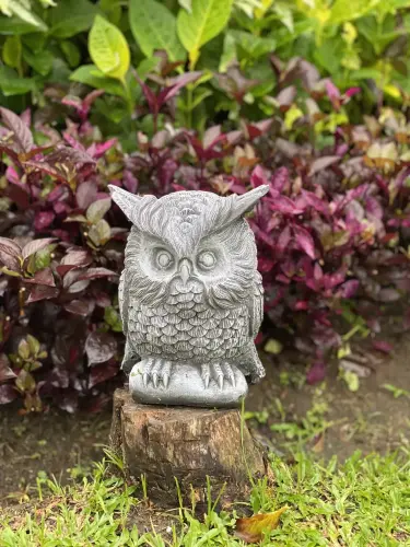 Product image of the product “Esme - Owl, on a base, 25cm H | cast stone ”